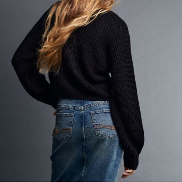 H&M Black V-Neck Balloon Sleeve Sweater - Picture 11 of 12